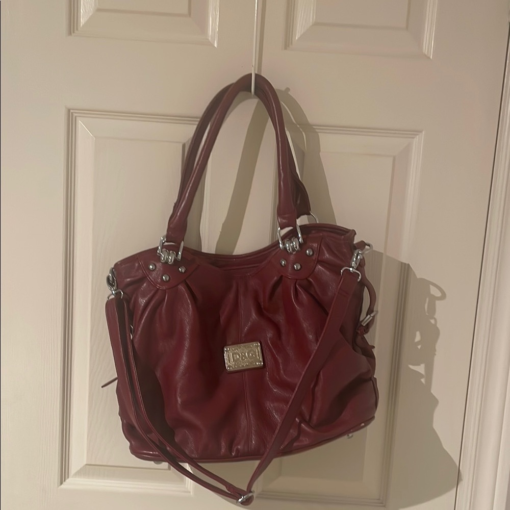 ⬇️Price Drop⬇️Red Leather Tote Bag with removal strap